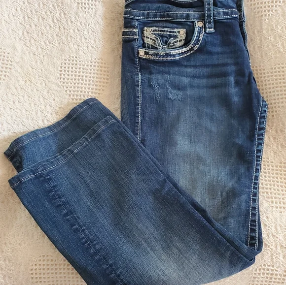 Women's Vigoss size 7/8 dark denim distressed jeans. The Chelsea bootcut. - Picture 9 of 16